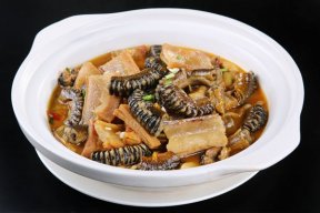 信阳腊肉焖鳝鱼
