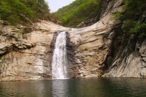 信阳浉河黑龙潭瀑布