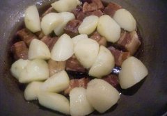 土豆红烧肉