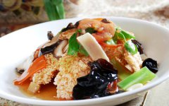 <b>锅巴炒里脊片的做法</b>