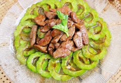 苦瓜炒猪肝的做法