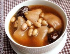 红枣花生煲猪蹄