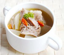 青蒜萝卜煮牛腩汤