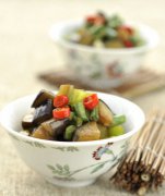 营养丰富的菊花拌豇豆