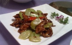 <b>创意小做法——芥蓝炒猪颈肉</b>