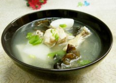 双色老鸡汤——黑木耳银耳老鸡汤