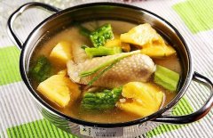 苦与肉的结合——苦瓜煲鸡