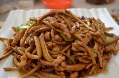 肉丝炒茶树菇