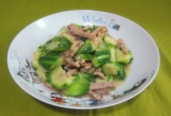 丝瓜炒肉片